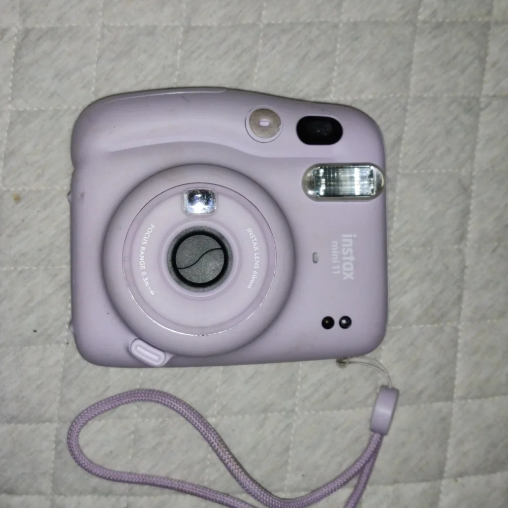 Instax, new with leather bag & fim in w extra film - Picture 3 of 8